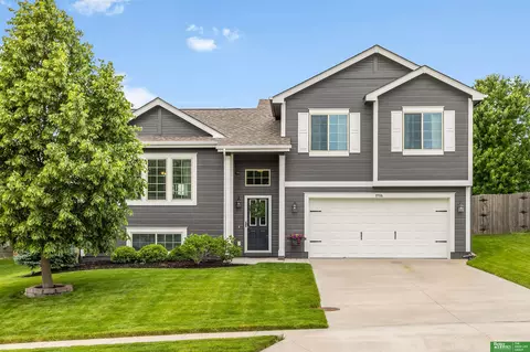 8906 S 68th St, Papillion, NE 68133
