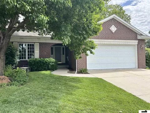 3520 Cape Charles Rd E, Lincoln, NE 68516