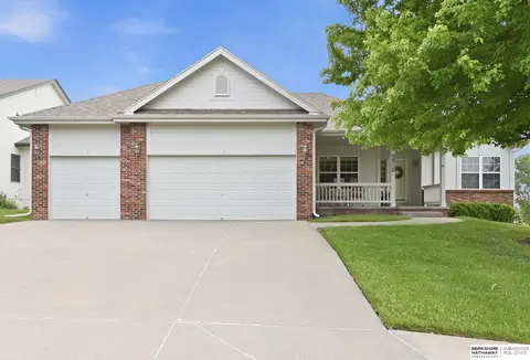 14719 Ernst St, Bennington, NE 68007