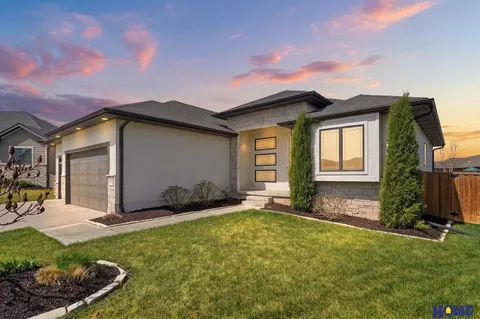 6516 Julia Cir, Lincoln, NE 68516