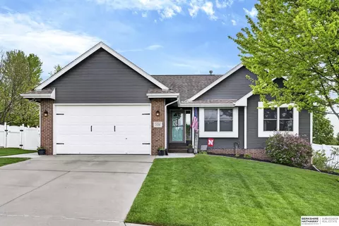 21211 Mcclellan Dr, Gretna, NE 68028