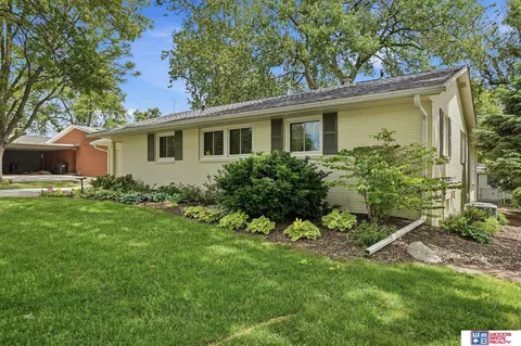 1920 E Bermuda Dr, Lincoln, NE 68506