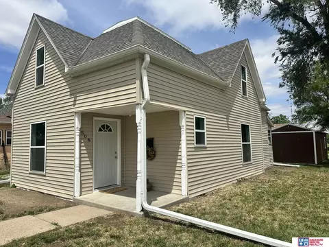 506 N 10th St, Geneva, NE 68361