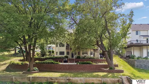 8932 Cass Cir, Plattsmouth, NE 68048