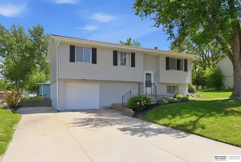 4117 N 213 Cir, Elkhorn, NE 68022
