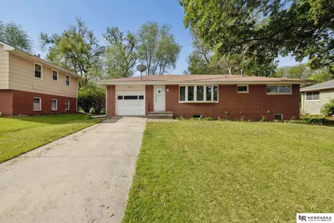 6021 Lexington Ave, Lincoln, NE 68505