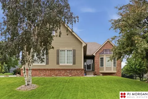 17621 Prestwick Ave, Omaha, NE 68136