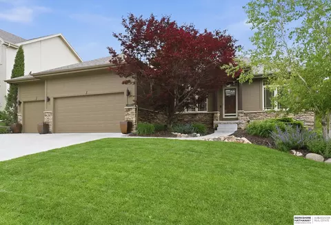 17017 Grant St, Omaha, NE 68116