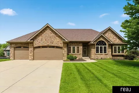 16378 Cheyenne Rd, Omaha, NE 68136