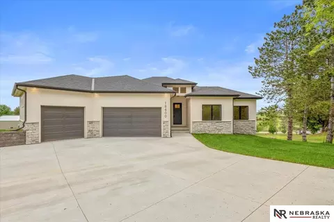 18400 Nicholas Rd, Plattsmouth, NE 68048