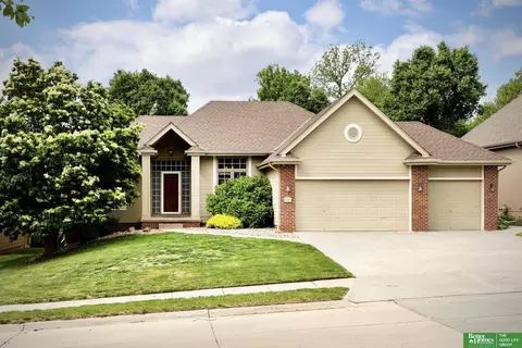 5109 Timberridge Dr, Papillion, NE 68133