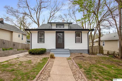 3316 N 55th St, Omaha, NE 68104