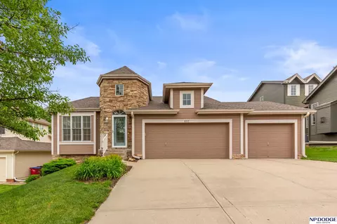 607 S 180 Ave, Elkhorn, NE 68022