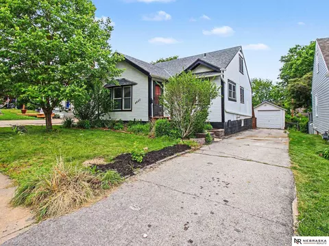 4422 Pacific St, Omaha, NE 68105