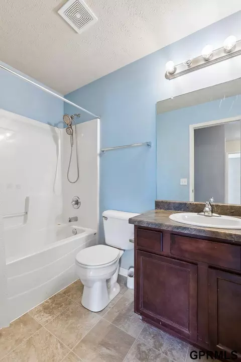 Bath - 8315 N 150th St, Bennington, NE 68007 photo 2 of 3