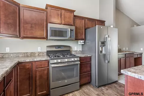 Kitchen - 8315 N 150th St, Bennington, NE 68007 photo 2 of 2
