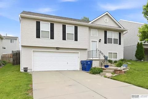 15406 Clay St, Bennington, NE 68007