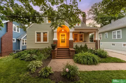 4670 Pierce St, Omaha, NE 68106