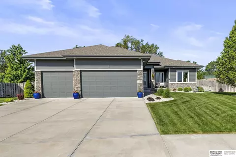 2208 N 188th Ter, Elkhorn, NE 68022
