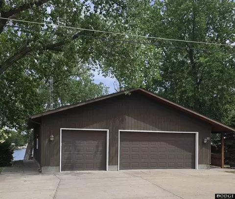 33 Lakewood Dr, Columbus, NE 68601