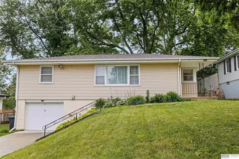 911 Arnold St, Glenwood, IA 51534