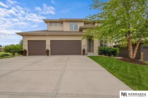 19655 Farnam St, Omaha, NE 68022
