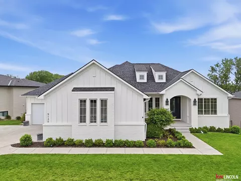 9130 Rattlesnake Rd, Lincoln, NE 68520