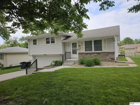 12238 T St, Omaha, NE 68137