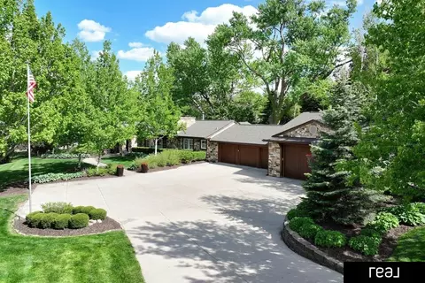 805 Ridgewood Ave, Omaha, NE 68114