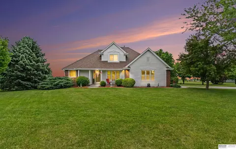 23939 Mcpherson Ave, Council Bluffs, IA 51503