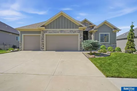 7361 Andy Dr, Lincoln, NE 68516