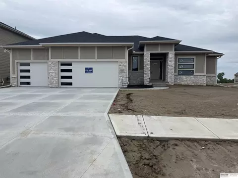 6207 N 209 St, Elkhorn, NE 68022