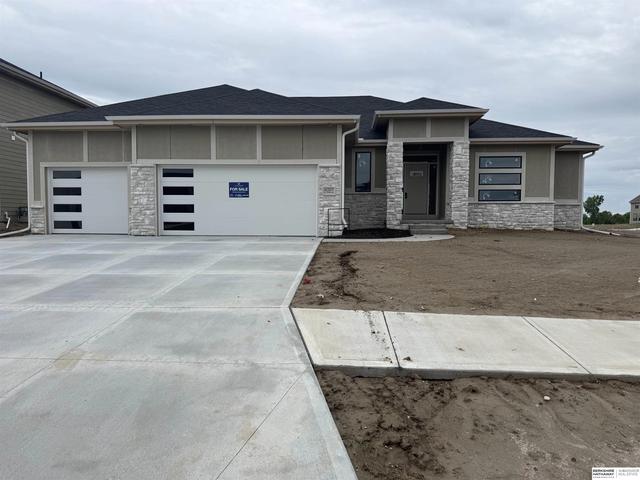 6207 N 209 St, Elkhorn, NE 68022