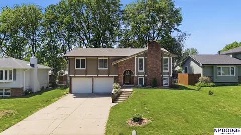 3307 Lynnwood Dr, Bellevue, NE 68123