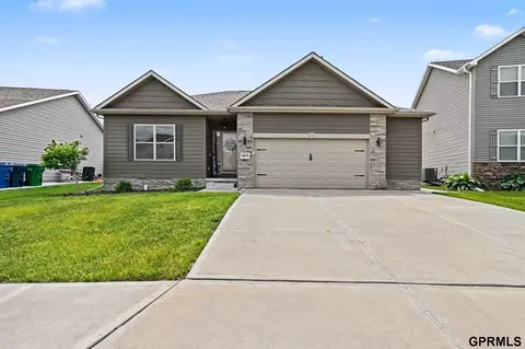 4319 Brook Dr, Bellevue, NE 68123