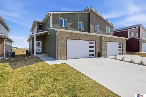 340 N 105th St, Lincoln, NE 68527