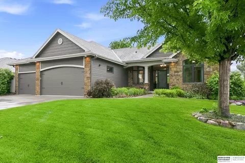 15109 Gilder Ave, Bennington, NE 68007