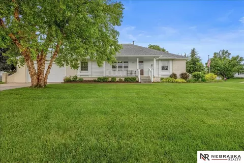 20711 Flavin St, Elkhorn, NE 68022