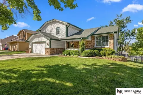 1418 Cherry Tree Ln, Papillion, NE 68133