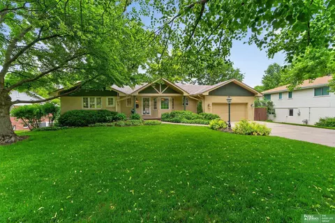 706 J E George Blvd, Omaha, NE 68132