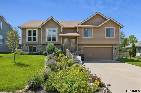 608 Ruby Rd, Papillion, NE 68133