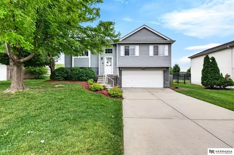 Exterior - 1201 Devon Dr, Papillion, NE 68046 photo 3 of 6
