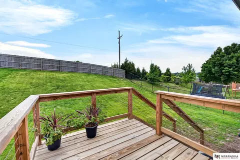 Exterior - 1201 Devon Dr, Papillion, NE 68046 photo 4 of 6