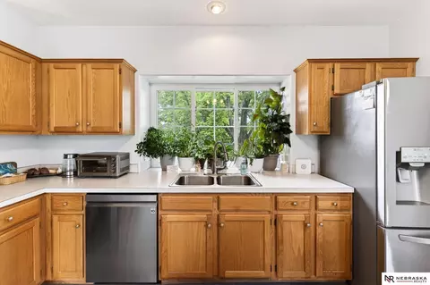 Kitchen - 1201 Devon Dr, Papillion, NE 68046 photo 3 of 4