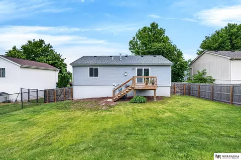 Exterior - 1201 Devon Dr, Papillion, NE 68046 photo 6 of 6