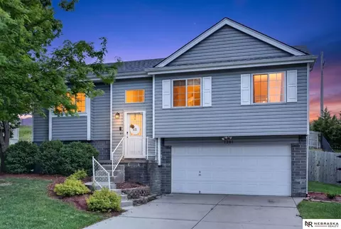 Exterior - 1201 Devon Dr, Papillion, NE 68046 photo 2 of 6