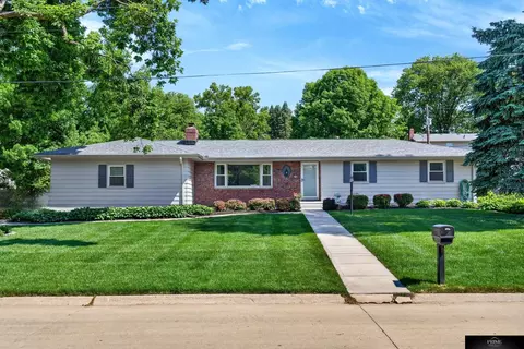11728 Cedar St, Omaha, NE 68144