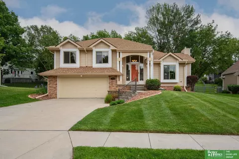 1904 Franklin Dr, Papillion, NE 68133