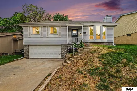 6318 N 109 Cir, Omaha, NE 68164