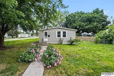7003 Wirt St, Omaha, NE 68104